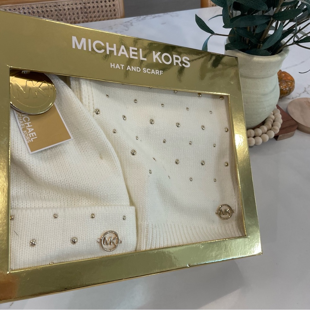 Authentic Michael Kore Hat and Scarf Set! - Winter White - Picture 2 of 6